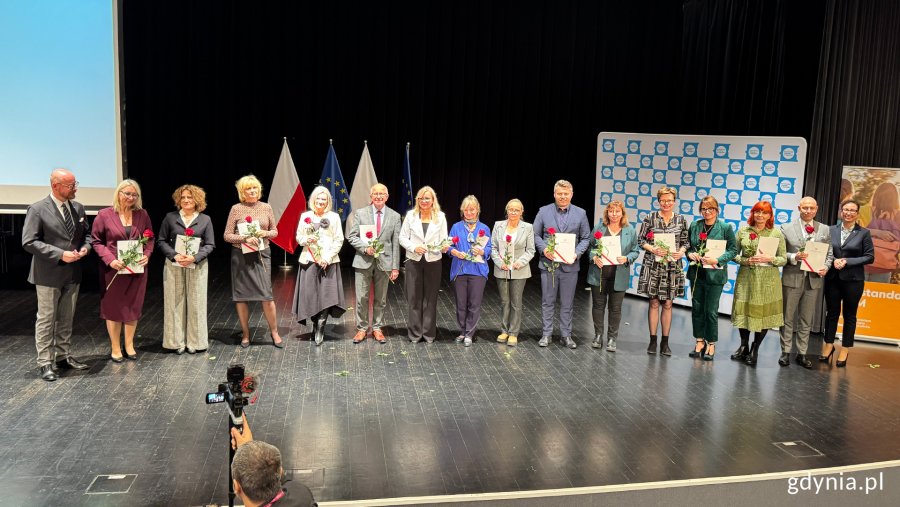 Osoby uhonorowane podczas Wojewódzkiej Uroczystości z okazji Dnia Edukacji Narodowej 2025 (fot. Katarzyna Balcerzak)