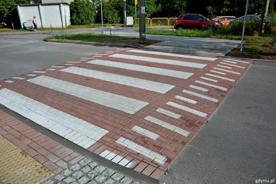 Wyniesione przejście dla pieszych w okolicah ZWE nr 1 przy ul. Wiczlińskiej // fot. gdynia.pl