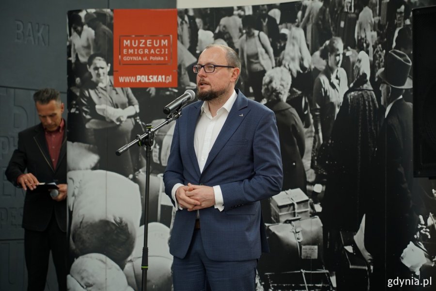 Dyrektor zarządzający ds. kultury i aktywności mieszkańców Mariusz Bzdęga przy mikrofonie