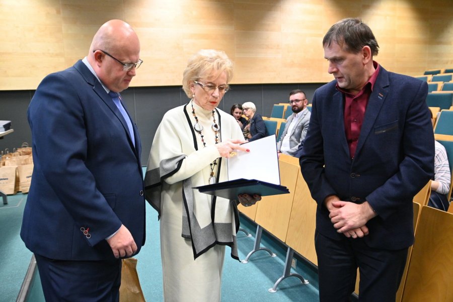 Uczestnicy obchodów Dnia Ławnika Polskiego i uroczystości z okazji zakończenia kadencji ławników sądowych 2020-2023