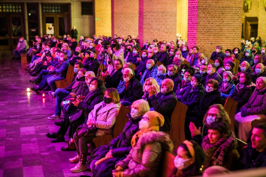 Zaduszki Jazzowe to koncert, który gromadzi wielopokoleniowe grono słuchaczy // fot. Karol Stańczak