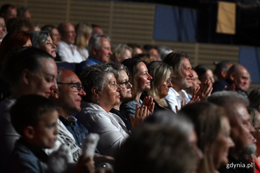 Publiczność na widowni Teatru Muzycznego