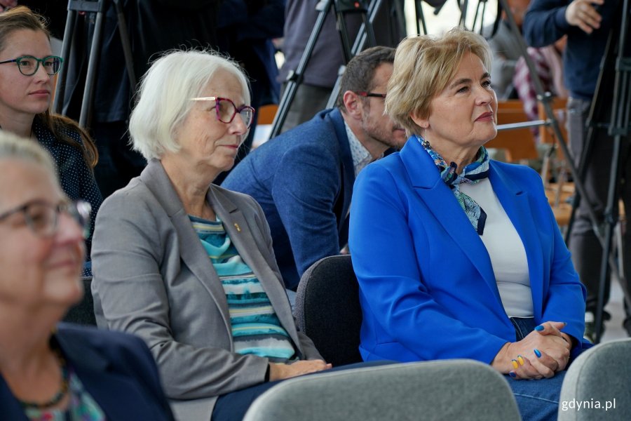 Radne miasta Joanna Zielińska i Teresa Bysewska podczas gali wręczenia Nagrody im. Kapitana Leszka Wiktorowicza