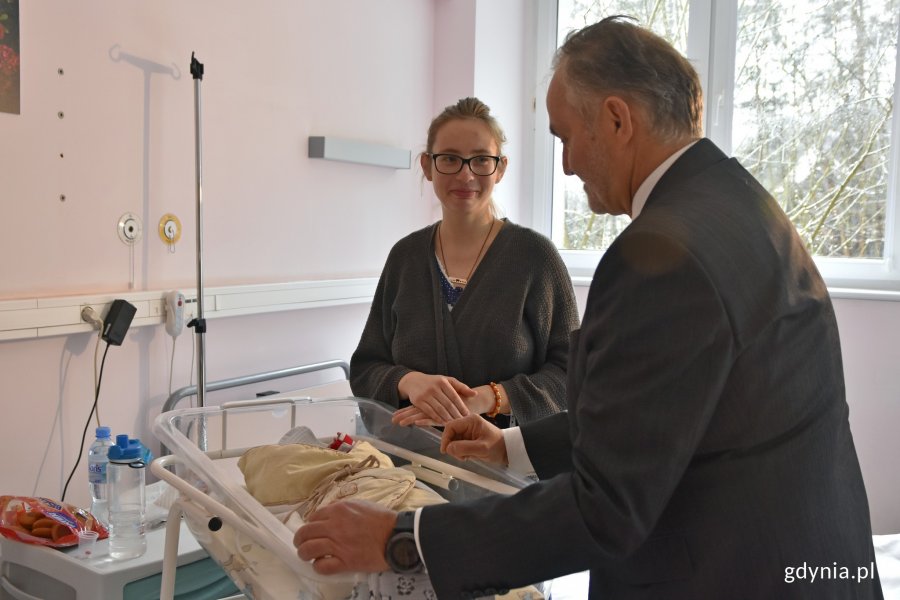 Maluchy i ich mamy odwiedził prezydent Gdyni Wojciech Szczurek // fot. Magdalena Czernek