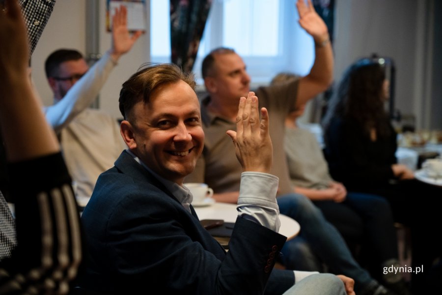 Obrady Rady Dzielnicy Chylonia. Na zdjęciu Kordian Kulaszewicz, radny dzielnicy Chylonia. (fot. Natalia Kawalerowicz)