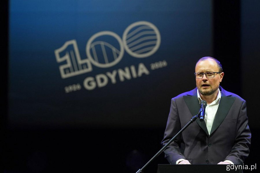 Na scenie Dyrektor zarządzający ds. kultury i aktywności mieszkańc&oacute;w Mariusz Bzdęga 