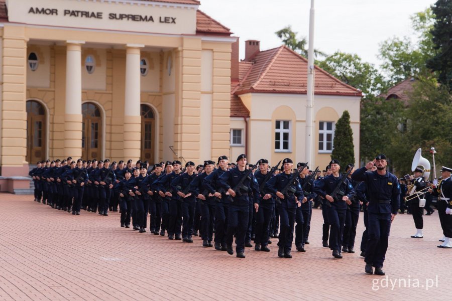 Podchorążowie Akademii Marynarki Wojennej podczas uroczystej przysięgi wojskowej 