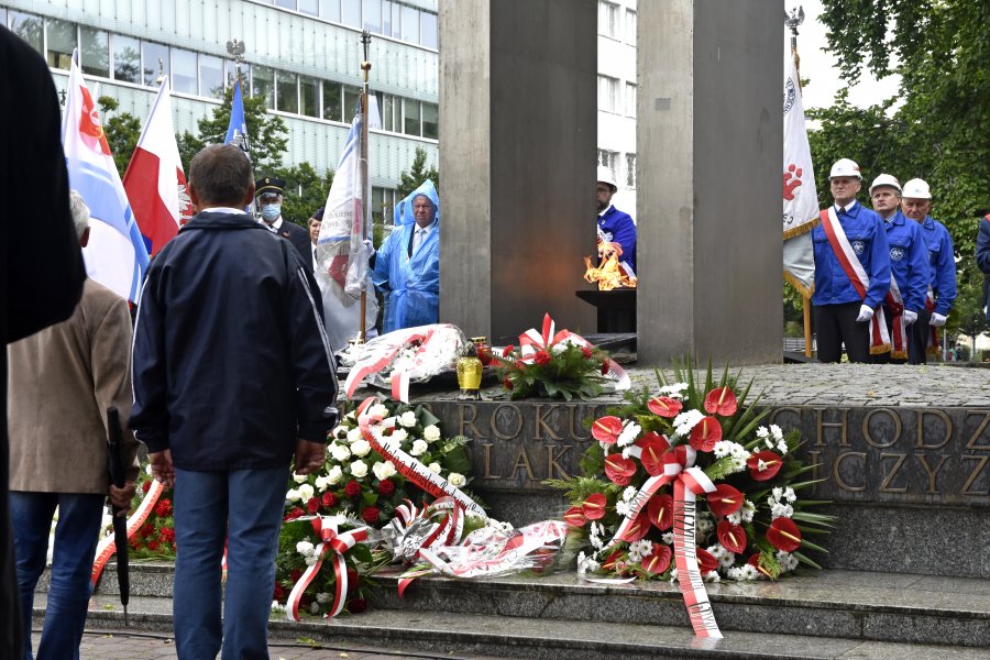 Uroczystości upamiętniające wydarzenia Sierpnia '80 i podpisania porozumień sierpniowych odbyły się na placu Wolnej Polski przed pomnikiem Ofiar Grudnia '70 // fot. Marcin Mielewski