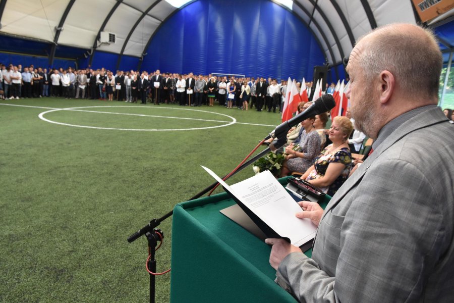 Marek Stępa, wiceprezydent Gdyni podczas odczytania uchwał nadających szkołom imiona budowniczych miasta // fot. Lechosław Dzierżak