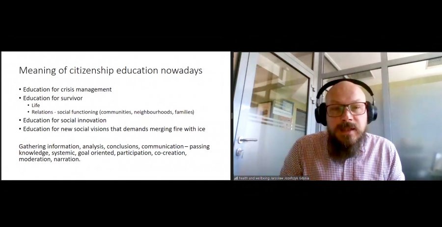 Warsztat online w ramach Sieci Miast Uczących Się UNESCO, współorganizowany przez Gdynię. Wprowadzenie do tematu: Jarosław Józefczyk, zastępca dyrektora MOPS w Gdyni // mat Laboratorium Innowacji Społecznych