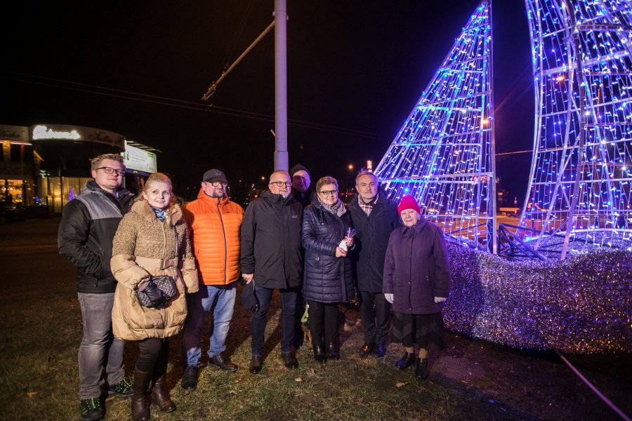 Iluminacje w dzielnicach zapalili: prezydent Wojciech Szczurek i Elżbieta Sierżęga // fot. Karol Stańczak