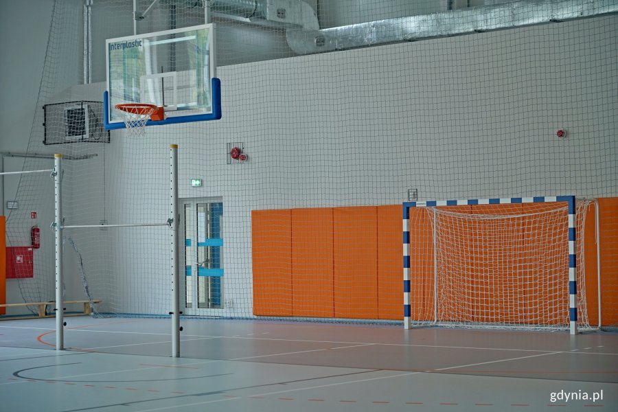 Hala sportowa przy ZSHG w Gdyni, ul. Morska 77, fot. M.Czernek