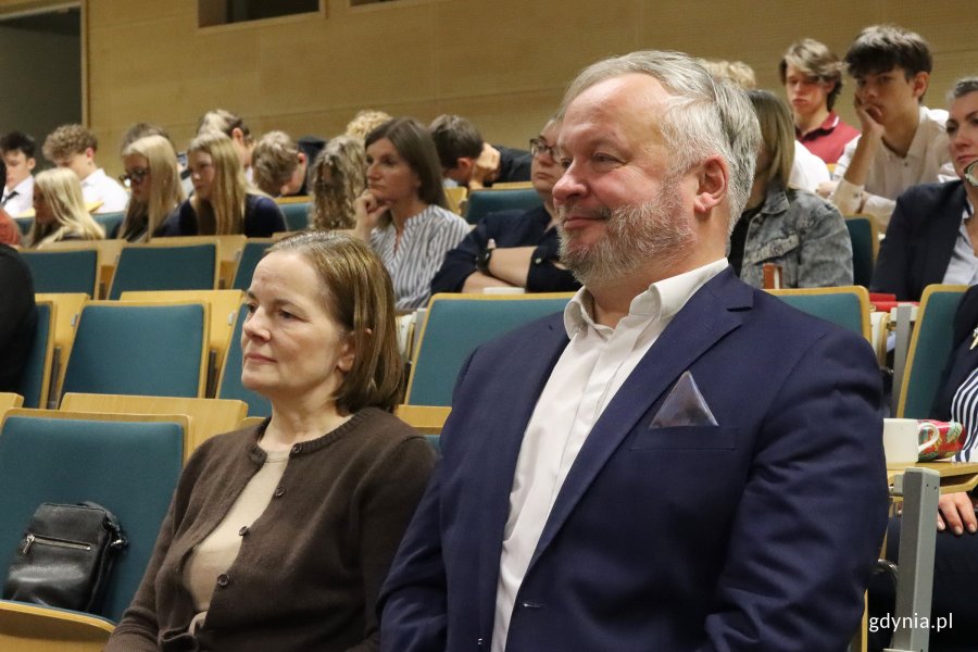 Konferencja „Edukacja równościowa zaczyna się w szkole”. Na zdjęciu od lewej: doradczyni w GODN Katarzyna Pawłuszyńska, dyrektor GODN Wojciech Jankowski (fot. Sebastian Ropel z GODN)