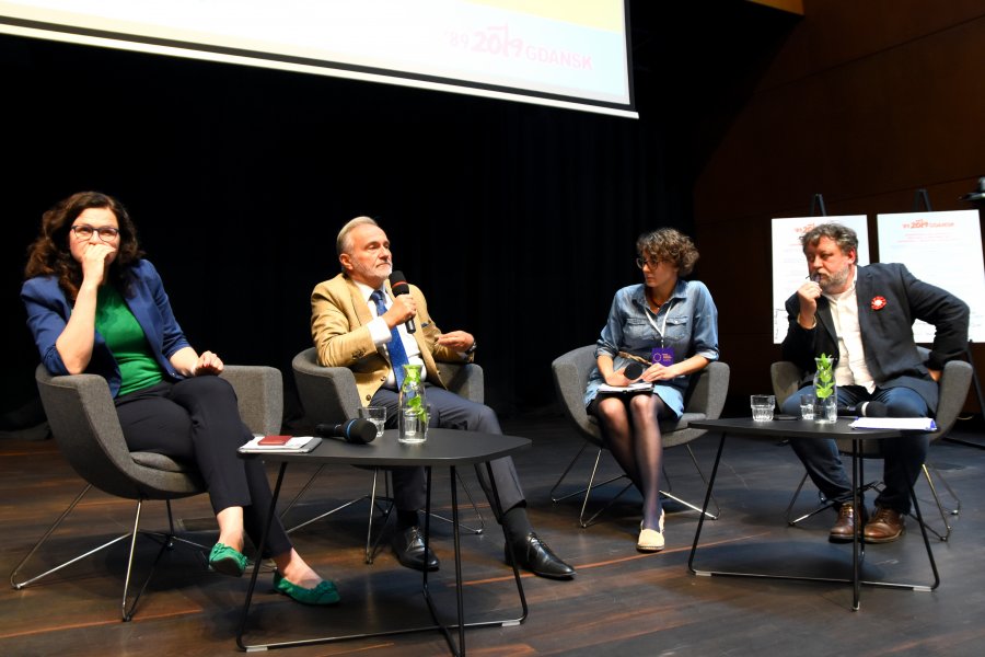 Dzisiaj Forum Praktyków Partycypacji w Europejskim Centrum Solidarności otworzyła debata z udziałem m.in. Wojciecha Szczurka, prezydenta Gdyni i Aleksandry Dulkiewicz, prezydent Gdańska.