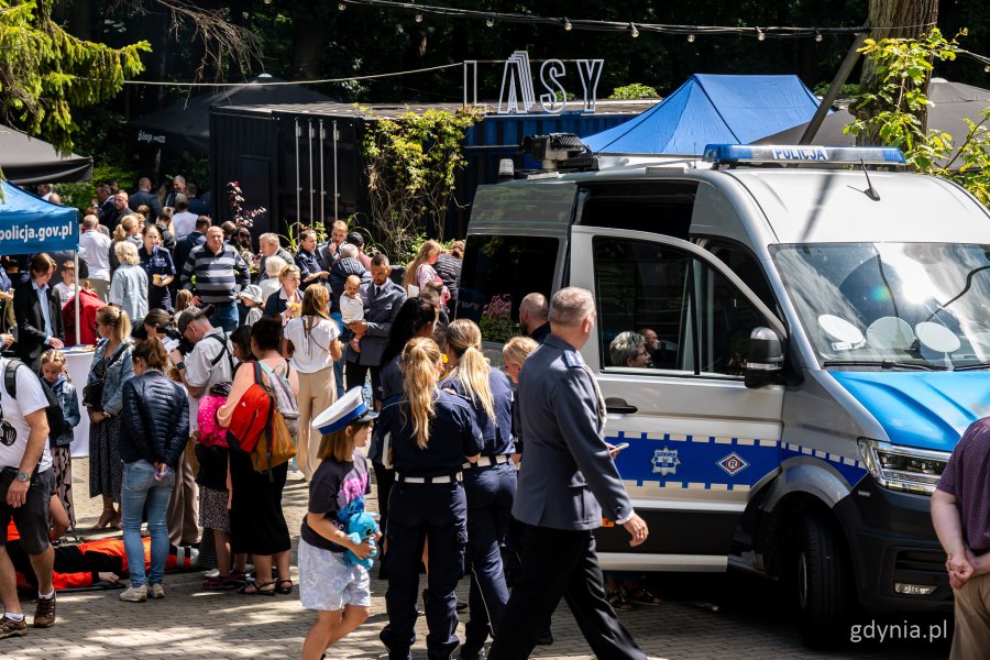 Obchody Święta Policji dla funkcjonariuszy Komendy Miejskiej Policji w Gdyni i Komendy Miejskiej Policji w Sopocie w Operze Leśnej (fot. Kamil Złoch)