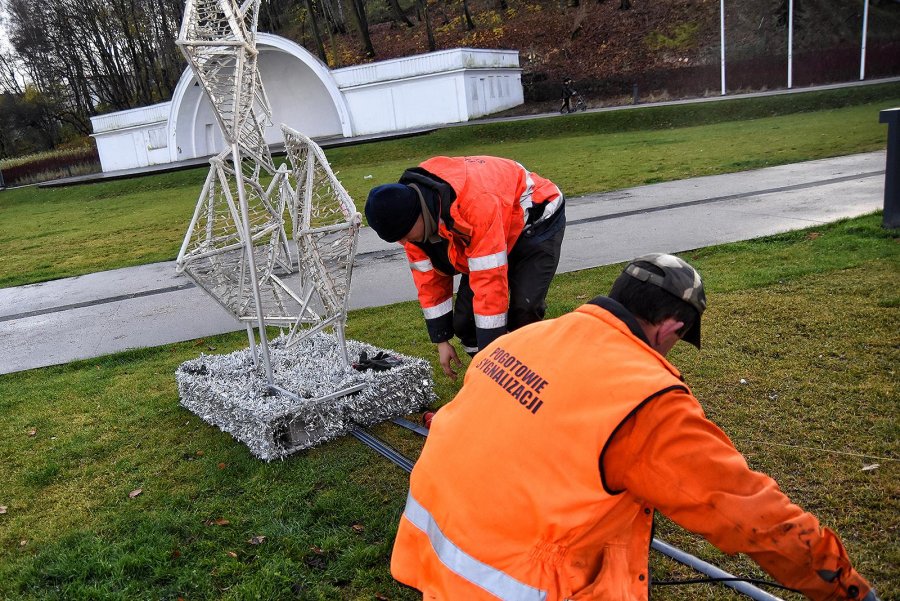 Instalacja iluminacji świątecznych w Gdyni, fot. Michał Puszczewicz