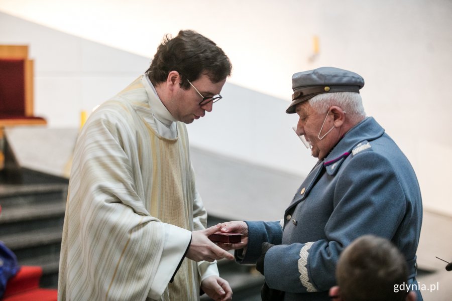 Częścią oficjalnych obchodów 95. urodzin Gdyni była niedzielna msza święta z honorową asystą wojskową // fot. Karol Stańczak