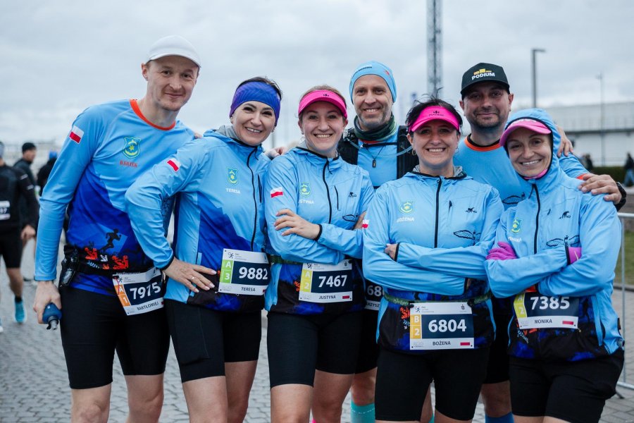 Zawodnicy przed startem (fot. Karol Stańczak)