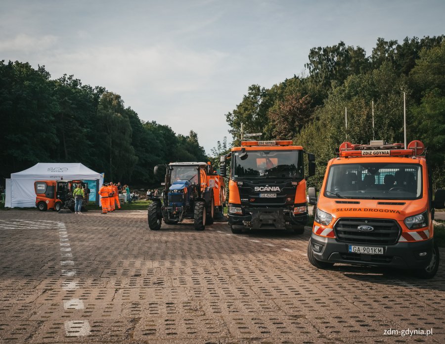 Sprzęt Zarządu Dr&oacute;g Miejskich na Polance Redłowskie