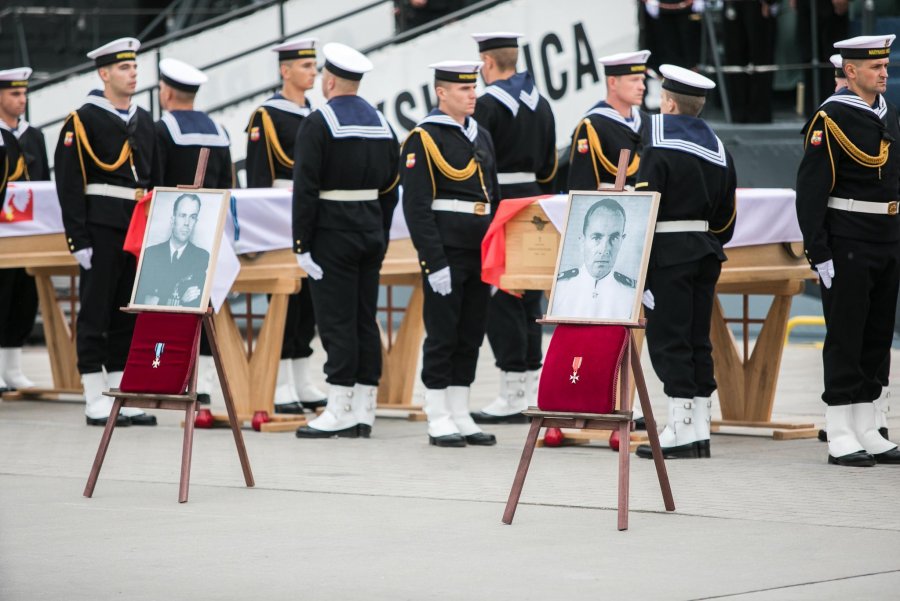 Pogrzeb oficerów, podoficerów i marynarzy w Kwaterze Pamięci na gdyńskim Oksywiu, fot. Karol Stańczak