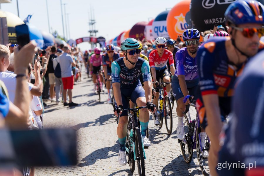Peleton podczas startu 83. Tour de Pologne