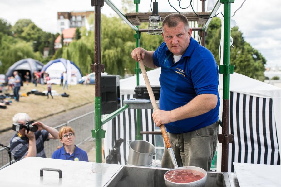 Ugotowali rekordową zupę truskawkową // fot. Karol Stańczak