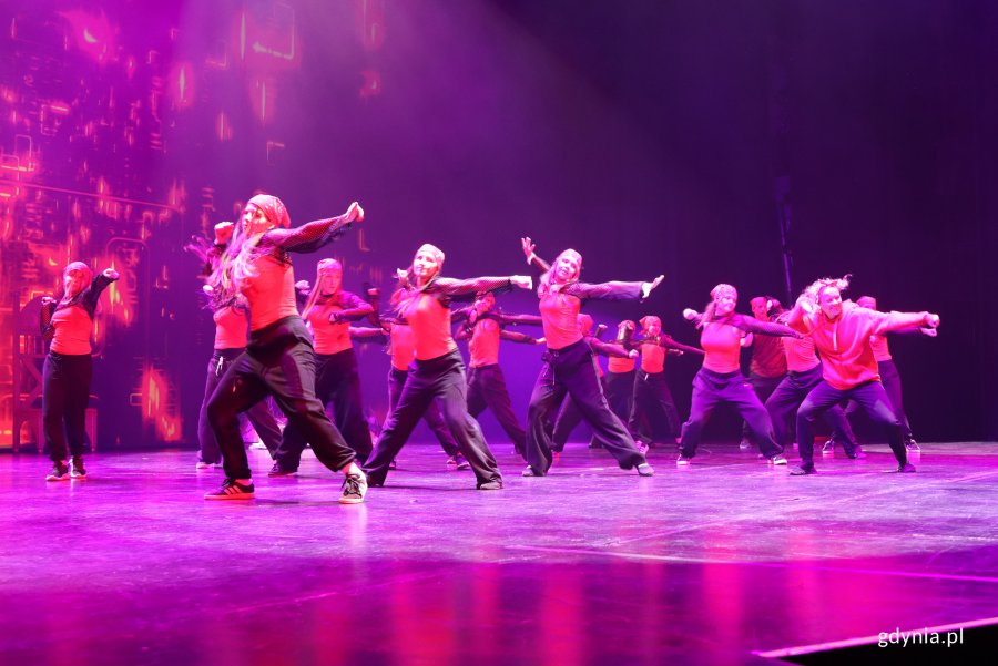 Koncert „Sekrety Zimowego Wiatru” w wykonaniu młodzieży z gdyńskiego MDK'u na scenie Teatru Muzycznego w Gdyni (fot. Katarzyna Balcerzak)