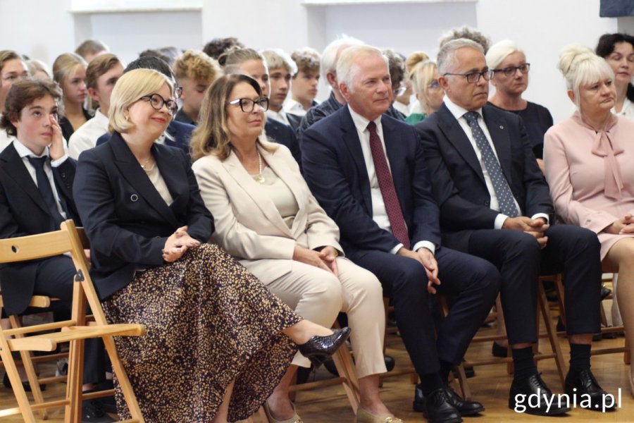 Na zdj. (od lewej): wiceprezydentka Oktawia Gorzeńska, Marszałek Senatu RP Małgorzata Kidawa-Błońska, senator RP Sławomir Rybicki, Konsul Honorowy Francji na Pomorzu Alain Mompert oraz Iwona Tanewska, nowa naczelniczka gdyńskiego Wydziału Edukacji 