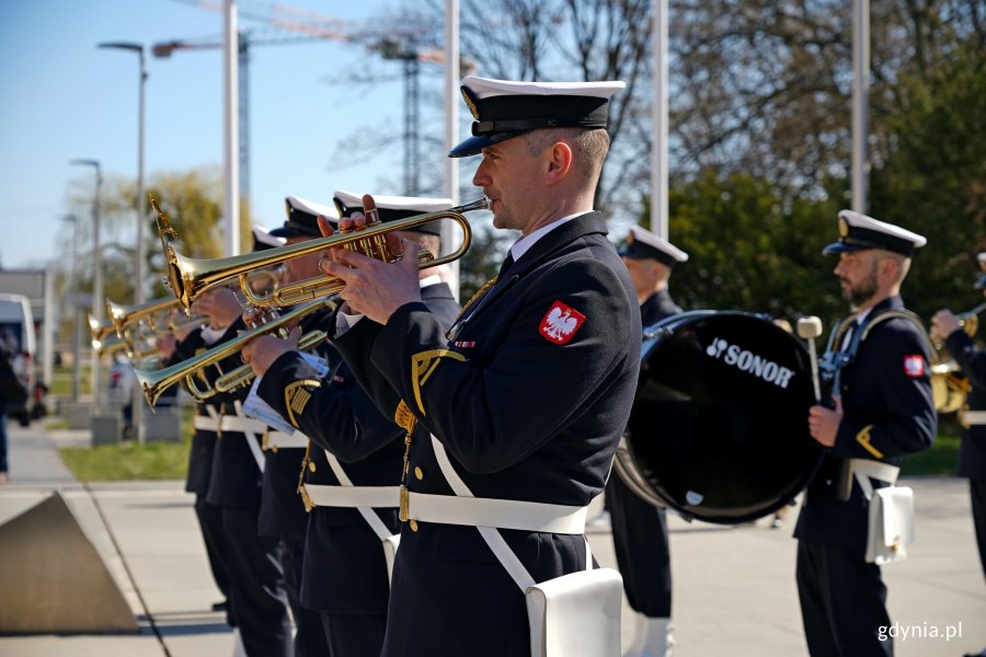 Orkiestra Reprezentacyjna Marynarki Wojennej podczas uroczystości z okazji 80. rocznicy zakończenia walk o Gdynię