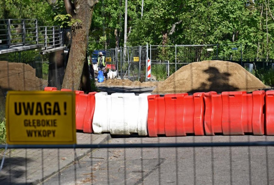 Na początek firma Eurovia sprząta teren i przygotowuje do przeprowadzenia robót, fot. Kamil Złoch