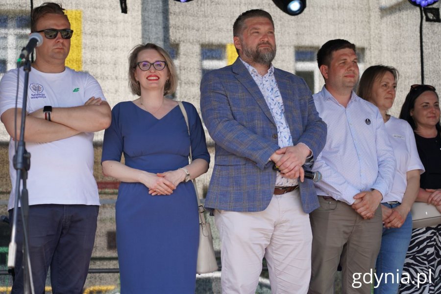 Na zdjęciu (od lewej): prezes Fundacji Adaptacja Kordian Kulaszewicz, radna Agnieszka Tokarska, przewodniczący Rady Miasta Tadeusz Szemiot, wiceprezydent Gdyni Maciej Zielonka (fot. Magdalena Starnawska)