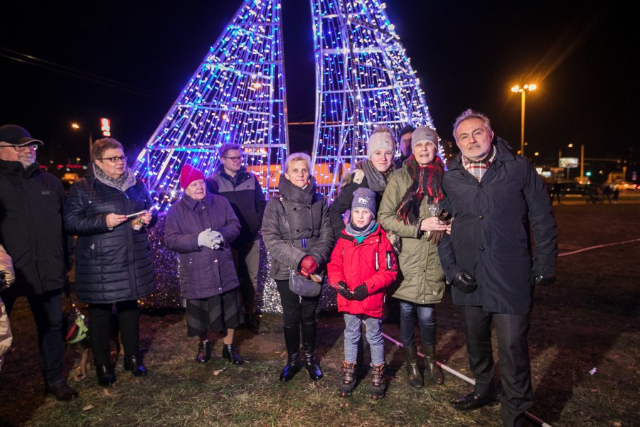 Iluminacje w dzielnicach zapalili: prezydent Wojciech Szczurek i Elżbieta Sierżęga // fot. Karol Stańczak