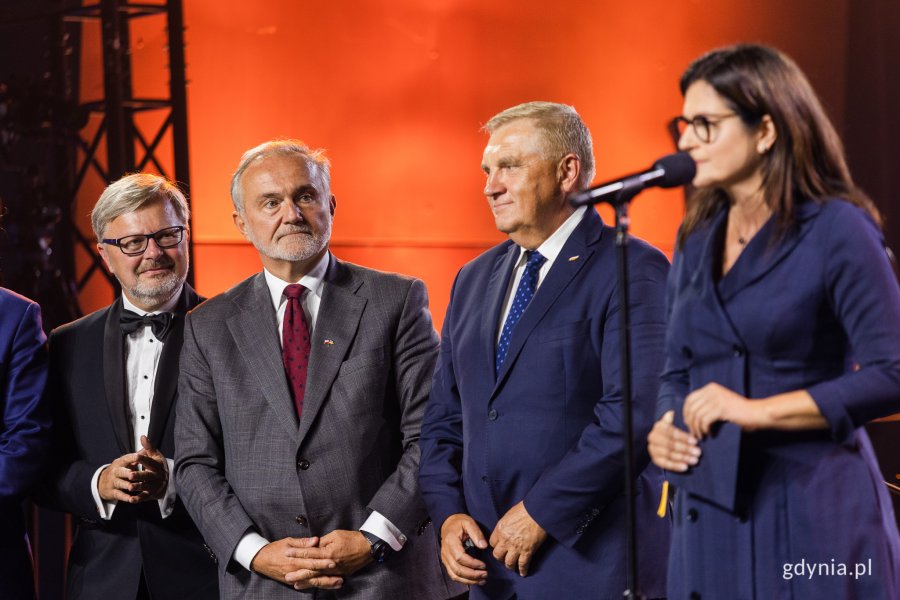 Gala Medalu Wolności Słowa w Europejskim Centrum Solidarności w Gdańsku - drugi z lewej prezydent Gdyni, Wojciech Szczurek, fot. Karol Stańczak