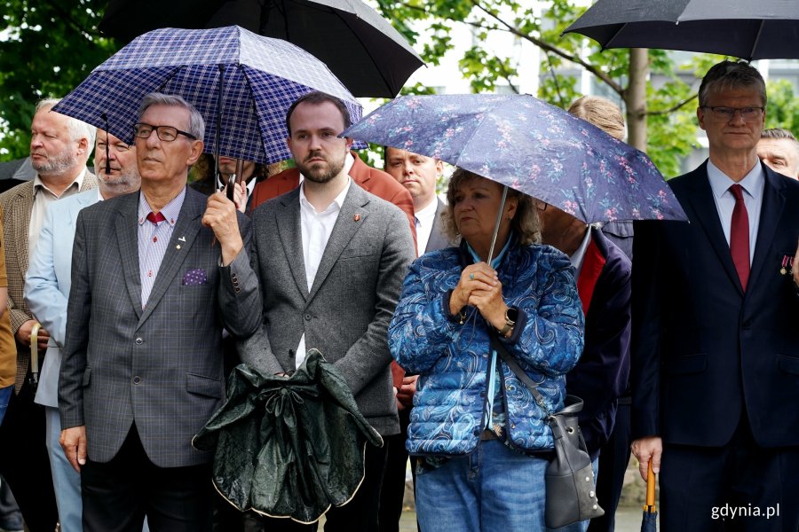W uroczystościach z okazji 87. rocznicy wybuchu II wojny światowej na Cmentarzu Wojennym w Redłowie wzięli udział m.in.: wiceprezydent Gdyni Rafał Geremek i radny miasta Norbert Anisowicz