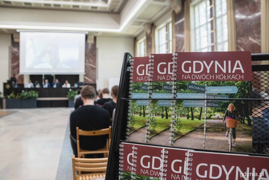 Konsultacje dotyczące ruchu rowerowego ze studentami gdyńskich uczelni na Uniwersytecie Morskim w Gdyni, 10 maja 2023 roku, fot. Kamil Złoch