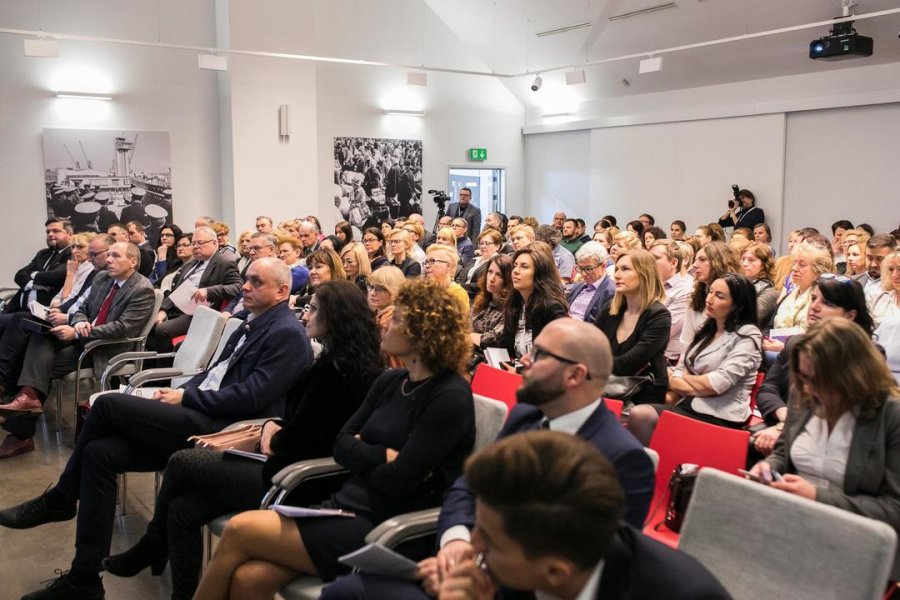Konferencja na temat wyzwań dla samorządu terytorialnego w dobie imigracji ekonomicznej w Muzeum Emigracji w Gdyni // fot. Karol Stańczak 