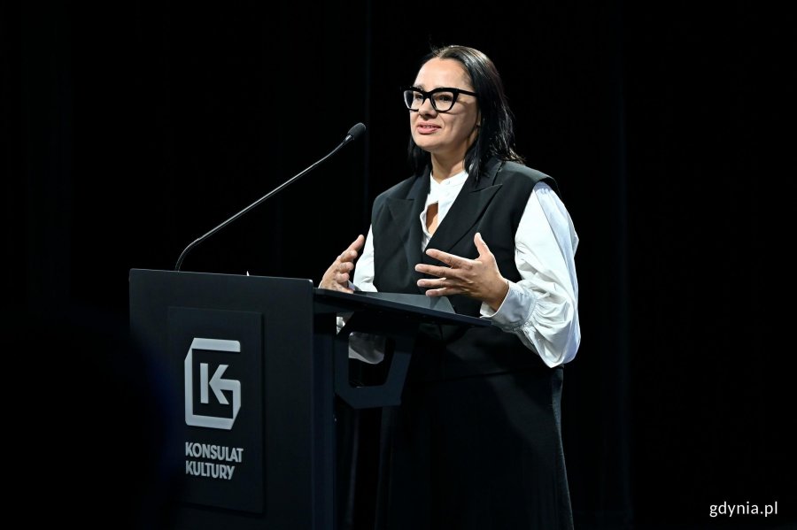 Katarzyna Korzeniewska &ndash; dyrektorka Gdyńskiego Centrum Kultury otwierająca forum Horizons of Peace w Konsulacie Kultury 