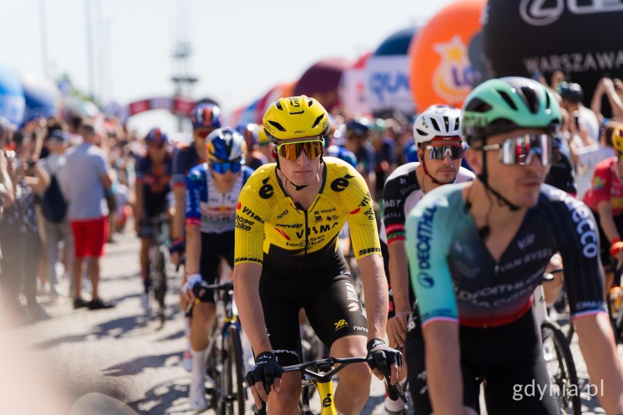 Peleton podczas startu 83. Tour de Pologne 