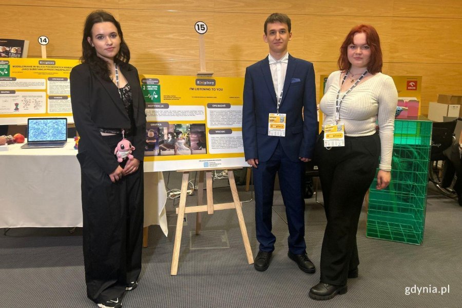 Finaliści i finalistki prezentowali swoje projekty przy specjalnych stanowiskach naukowych