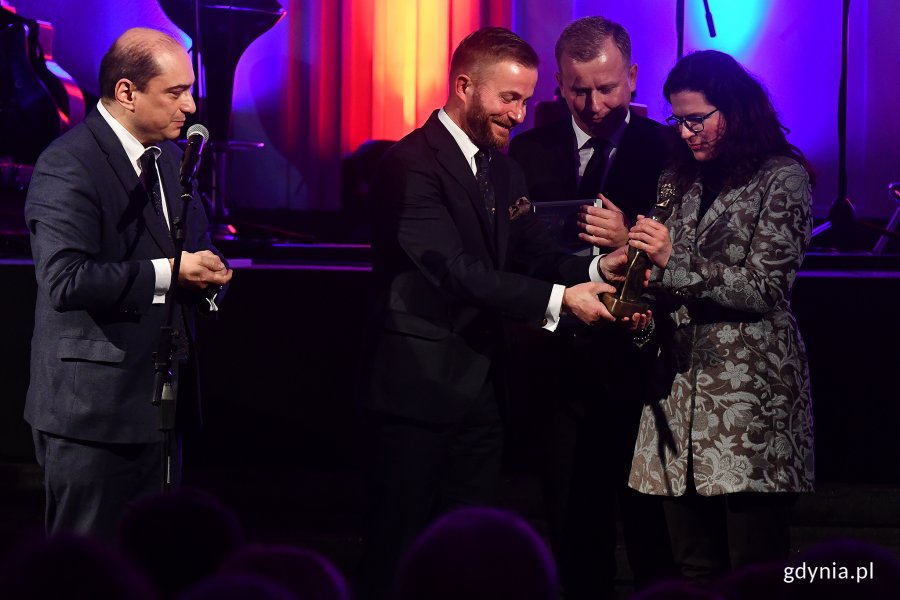 Gala finałowa Pomorskie Sztormy. Wręczenie Super Sztormu dla Europejskiego Centrum Solidarności, na zdjęciu od lewej Basil Kerski, Ryszard Świlski, Grzegorz Kubicki i Aleksandra Dulkiewicz// fot. Michał Puszczewicz