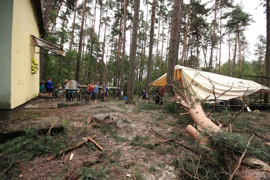 Harcerski Obóz w Czernicy po nawałnicy z 11.08 // fot. Michał Wach