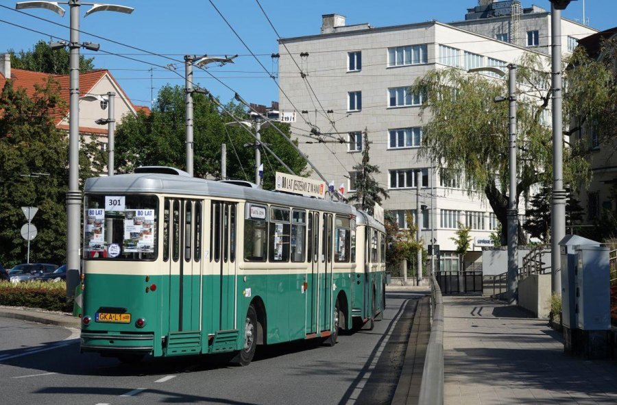 Trolejbus Saurer z przyczepą