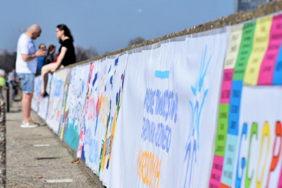 "Mały procent - wielka sprawa" - pod takim hasłem promują się gdyńskie organizacje pożytku publicznego na Bulwarze Nadmorskim, fot. Kamil Złoch