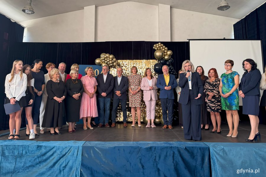Jubileusz 90-lecia SP 8 w Gdyni, na zdjęciu zaproszeni goście