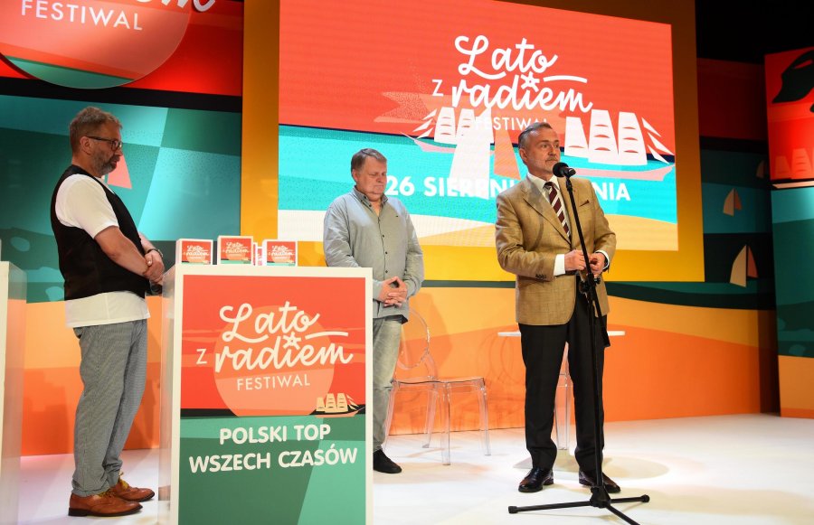 Umowę dot. festiwalu podpisuje prezes Polskiego Radia, Jacek Sobala i prezydent Gdyni, Wojciech Szczurek, fot. Kamil Złoch