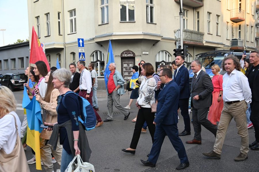 Obchody Święta Niepodległości Ukrainy w Gdańsku. Samorządowcy i społeczność ukraińska na Marszu Wolności. Fot. Zygmunt Gołąb  