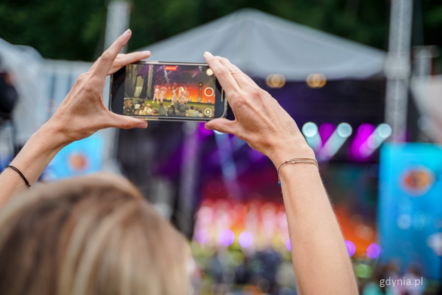 Gala finałowa Międzynarodowego Festiwalu Piosenki Gdynia Open w muszli koncertowej na placu Grunwaldzkim - publiczność (fot. Kamil Złoch)
