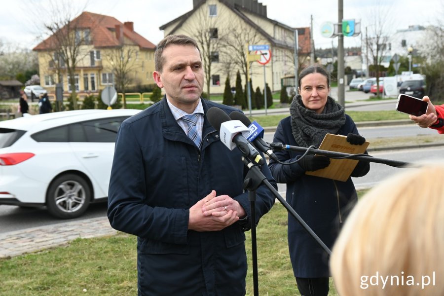 Na zdj.: wójt gminy Kosakowo Marcin Majek przy Rondzie Honorowych Krwiodawców 