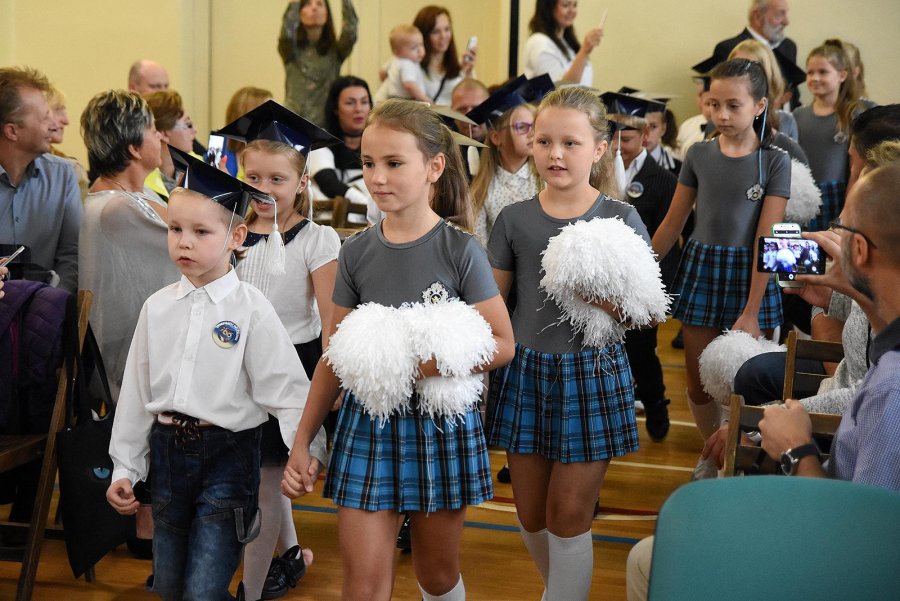 Rozpoczęcie roku szkolnego 2017/2018 w SP nr 10 w Gdyni Chyloni // fot. M. Puszczewicz