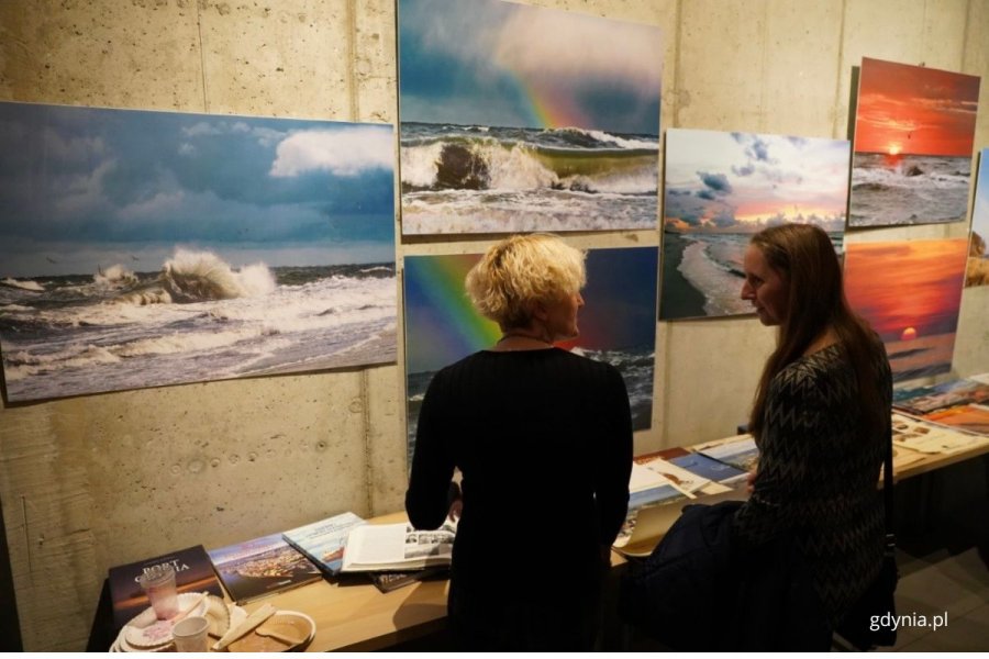 Uczestnicy finisażu (fot. Magdalena Starnawska)